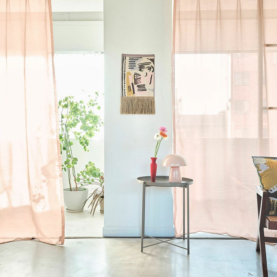 使用イメージ／表面はコントラストが効いているので裏面は抽象画のようなニュートラルな配色に仕上げています