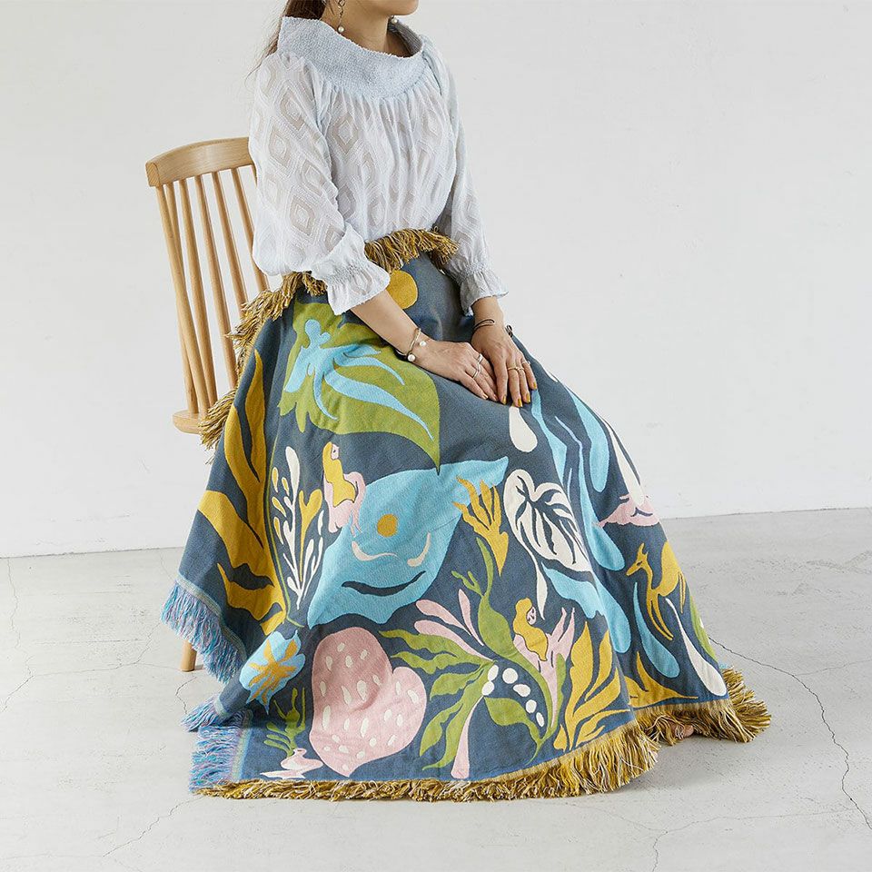 通常のブランケットの半分のサイズなので身の回りの「ちょっと使い」に最適です