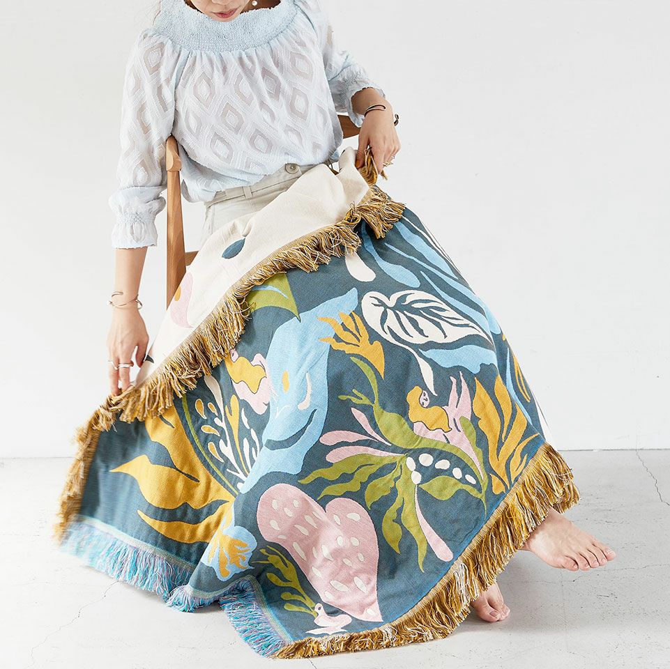 ふんわりと織られているので見た目より軽く、クルっと丸めて頂くとコンパクトに収納もできて持ち運びにもピッタリです