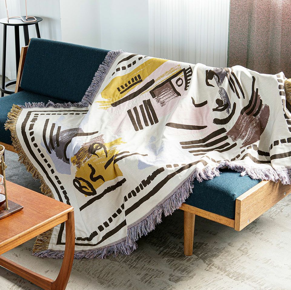 大判なのでシングルやダブルベッドのカバーやソファカバーにもちょうどいいサイズです