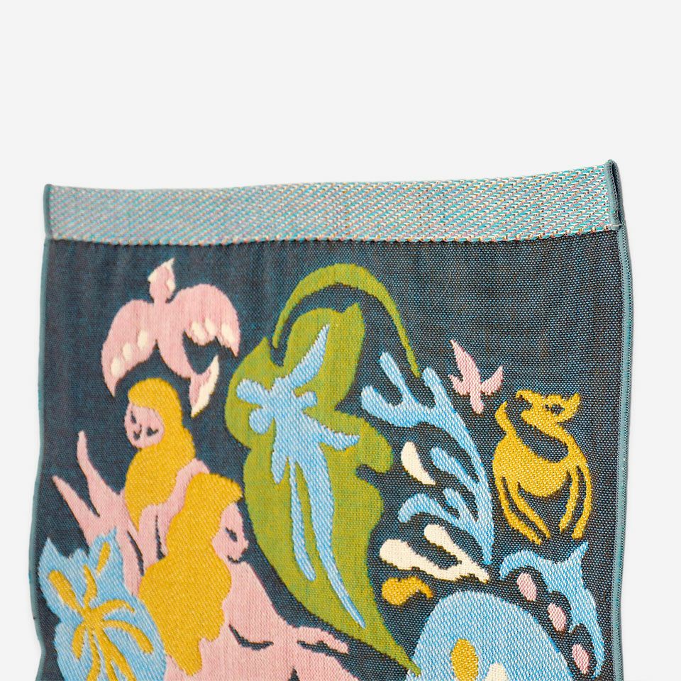 上部は筒状になっています