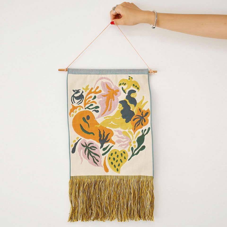 お好きな場所にアートやポスターの様に壁にかけてお使いいただけます