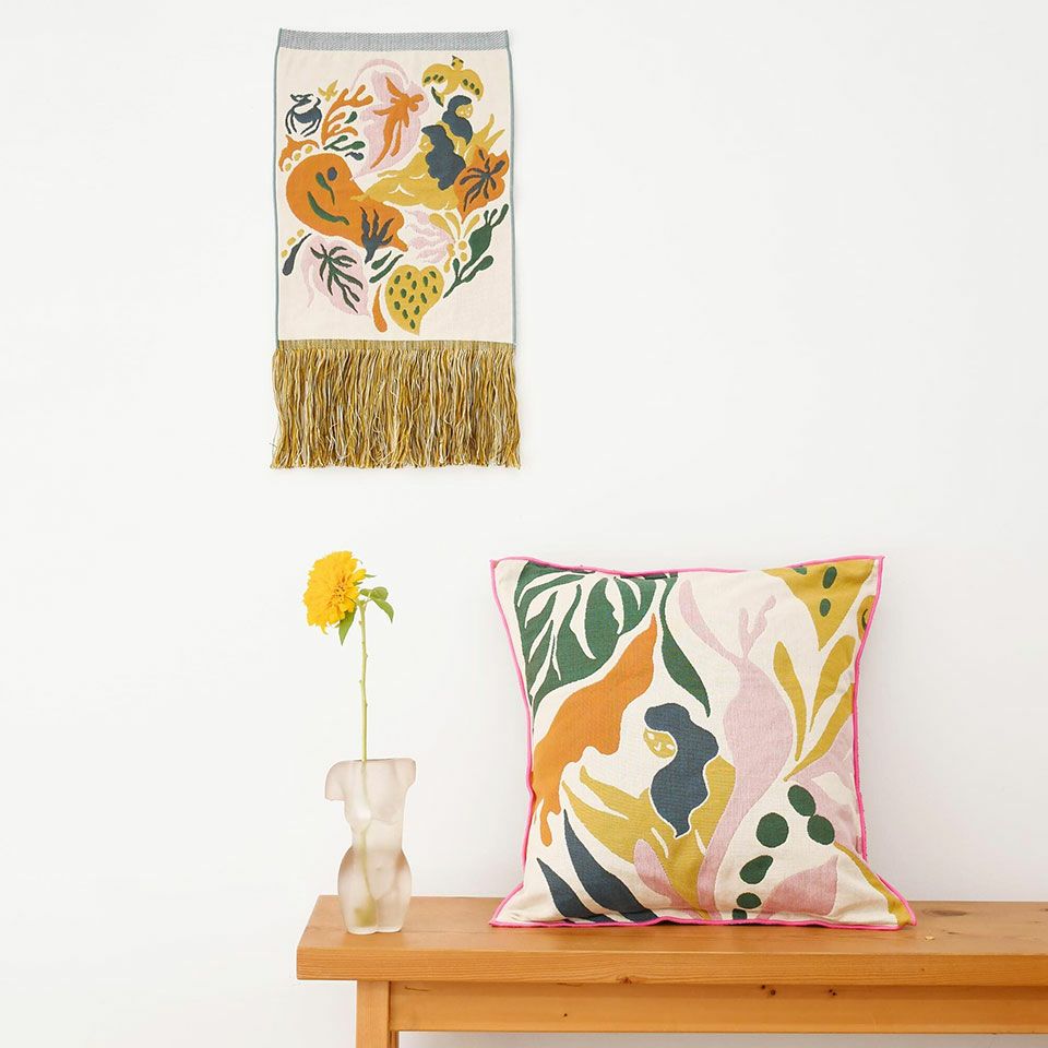 使用イメージ／表と裏で雰囲気がガラッと変わるのでお部屋のインテリアや気分に合わせて変化が付けられるも特徴です