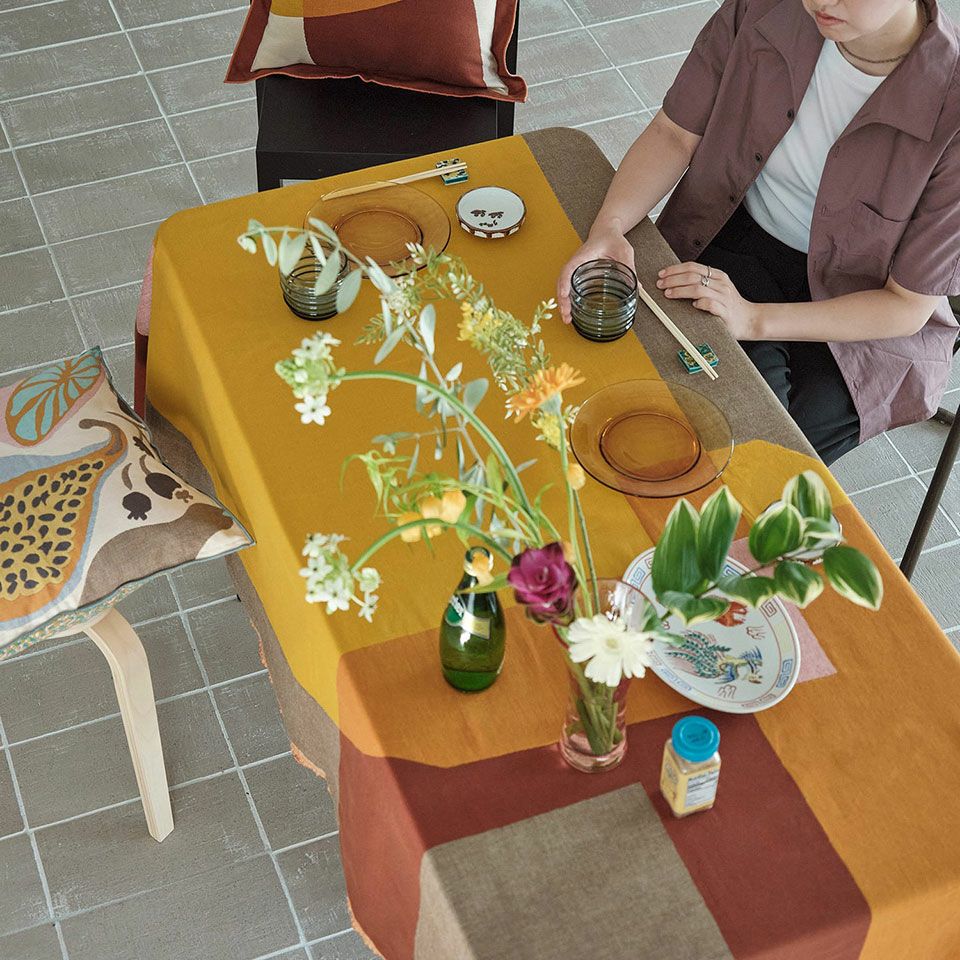 色やパターンにこだわったファブリックはお部屋を楽しく彩ります