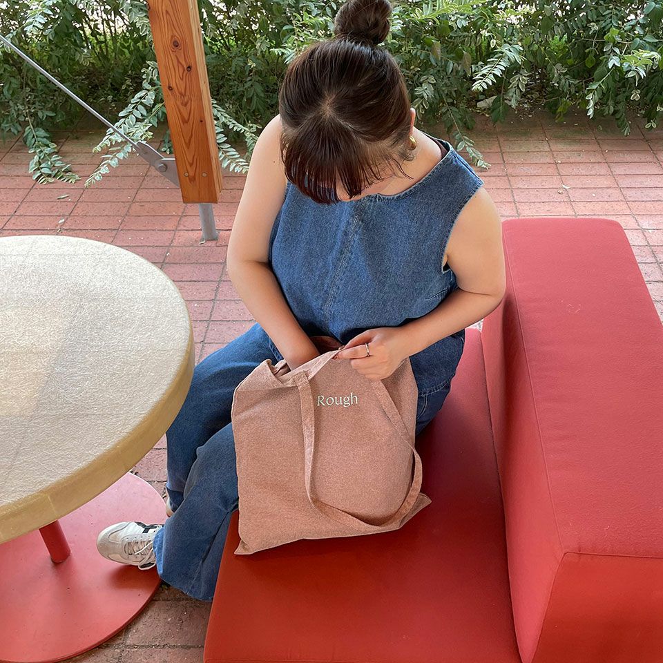 このバッグがあれば、何気ない時間も少しうれしくなります