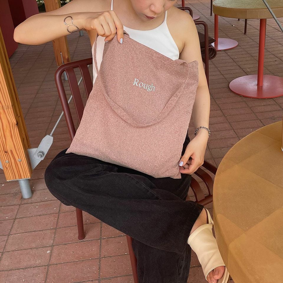 生地はすべて、実際にカーテンとして使われる高品質なポリエステル素材です