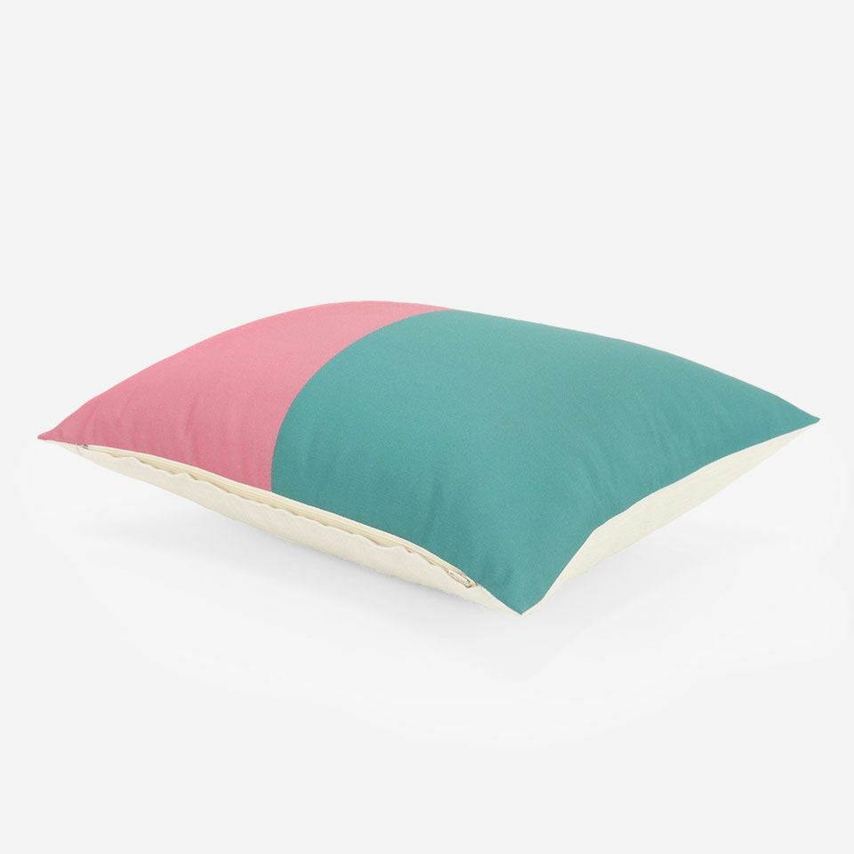 表面と裏面の異なるデザイン／周囲は縫い合わせ仕様でシンプルな仕上がり／表面カラー：ピンク／裏面カラー：アイボリー