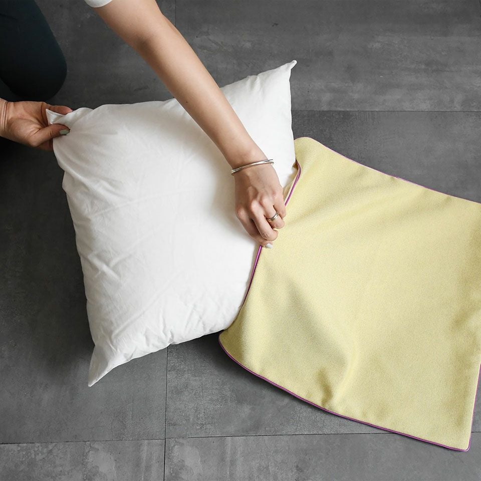 クッション中材にはカバーサイズと同じ45cm×45cmをご使用ください