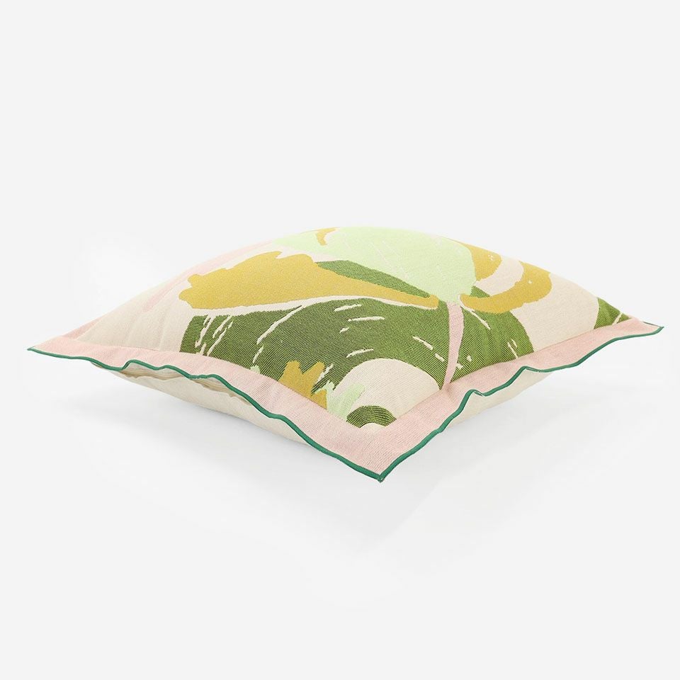 表面と裏面は異なるデザイン／表面とは対照的に裏面はシンプルに仕上げています