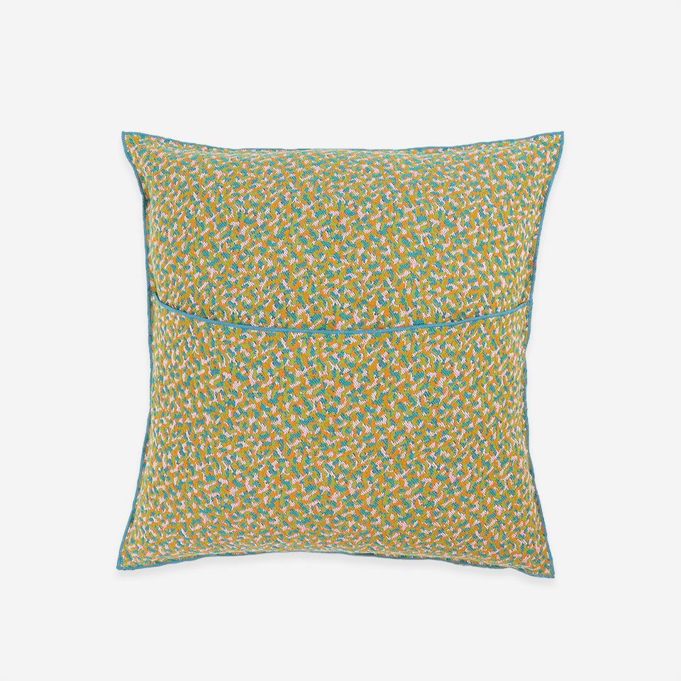 裏返したときの裏面／裏返すと配色が変わるリバーシブルとなっています