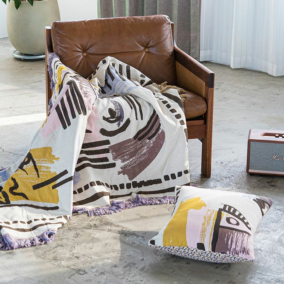 同じシリーズのブランケットとセットでご使用いただくのもおすすめです