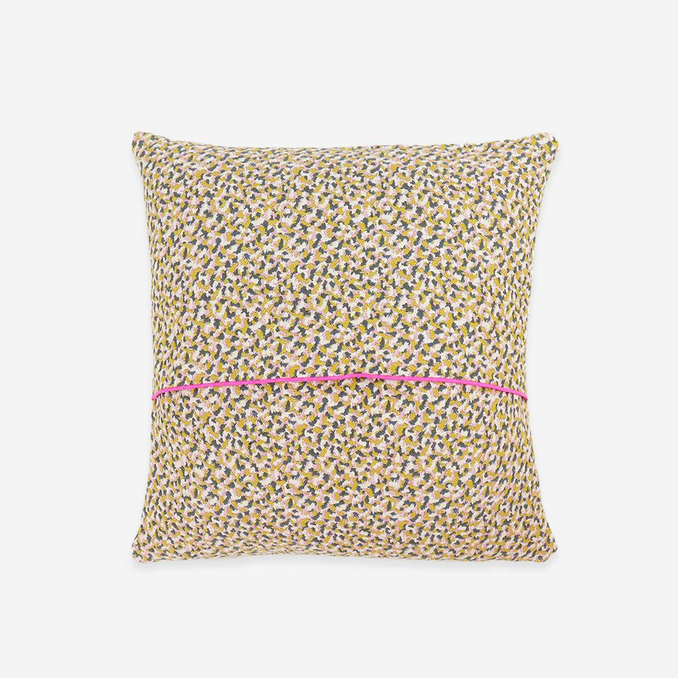 裏面／カラー：ピンク／45cm×45cm／表面と裏面は異なるデザインです