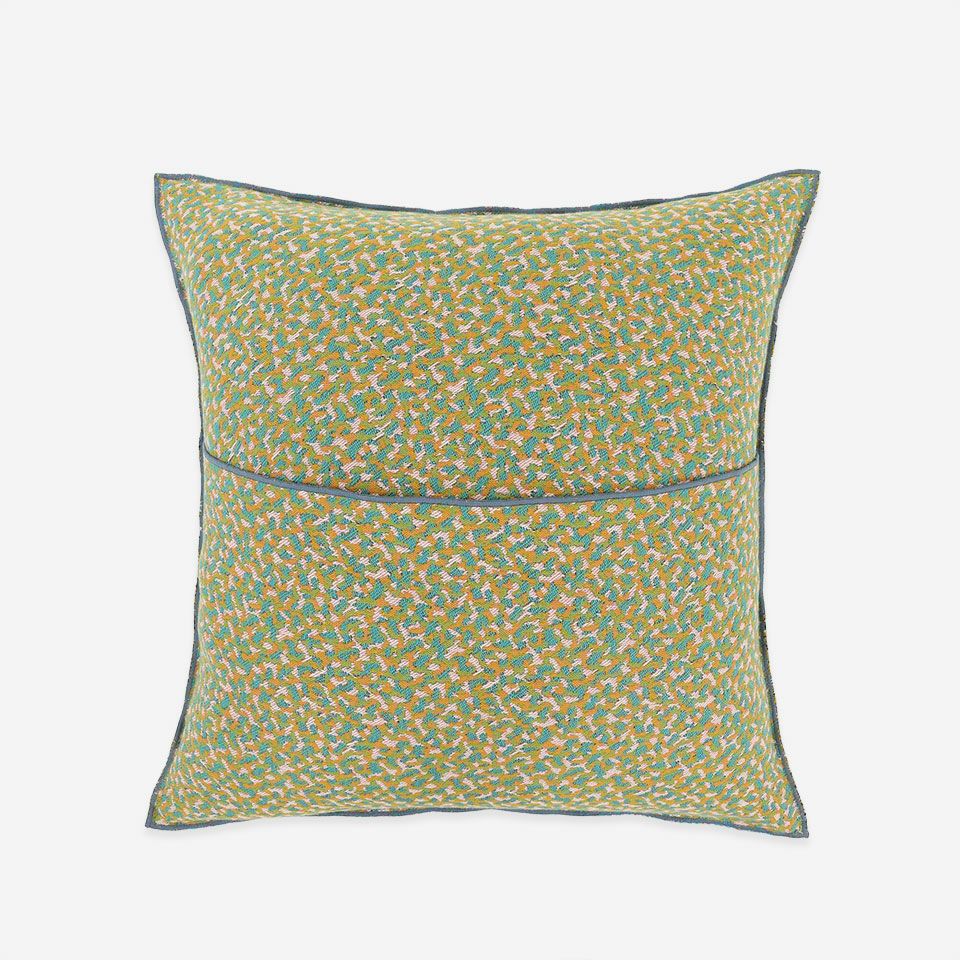 裏返したときの裏面／裏返すと配色が変わるリバーシブルとなっています