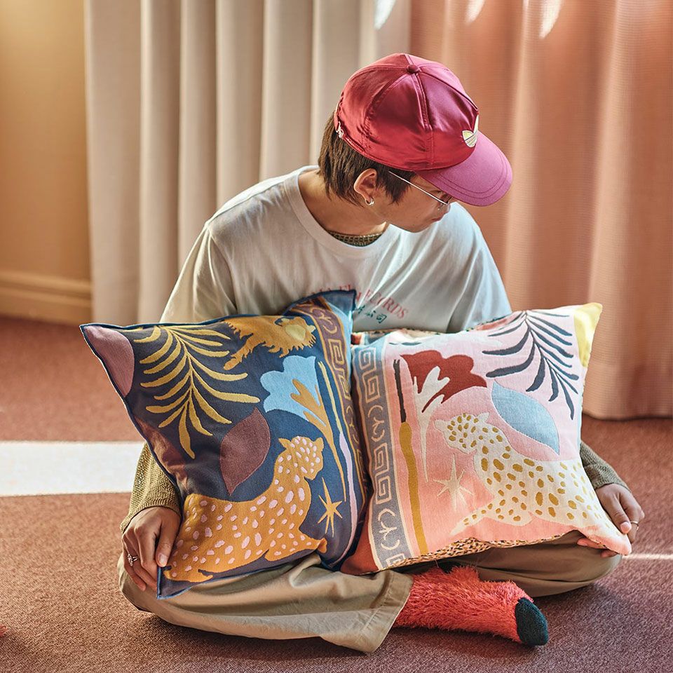 綿100%素材のため、冬はふんわりと暖かく夏はさらりと心地よいといった特徴があり、1年を通してお使いいただけます