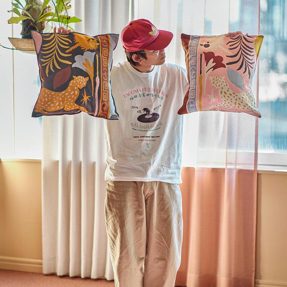 裏返すと雰囲気がガラッと変わるので、お部屋のインテリアや気分に合わせて変化が付けられるも特徴です