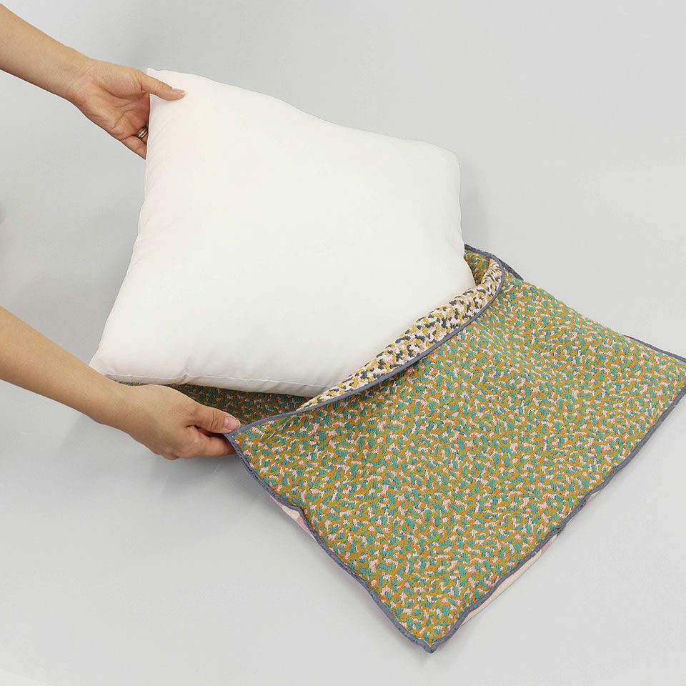 クッション中材にはカバーサイズと同じ45cm×45cmをご使用ください