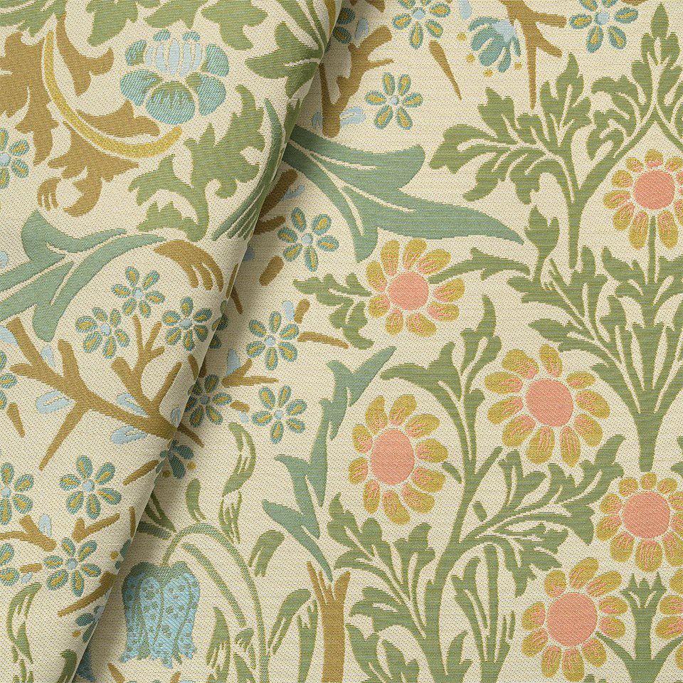 生地拡大画像／ベースには意匠糸を用い、葉の一部には風通組織を取り入れることで、織りに豊かな表情を添えています