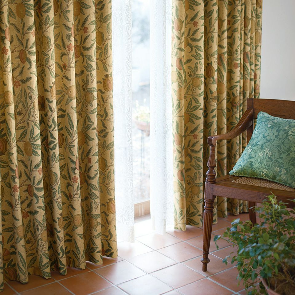 イメージ画像／「フルーツ」は1864年にモリスが第二作目の壁紙として描いたもので、当時は版木を用いてハンドプリントされていました