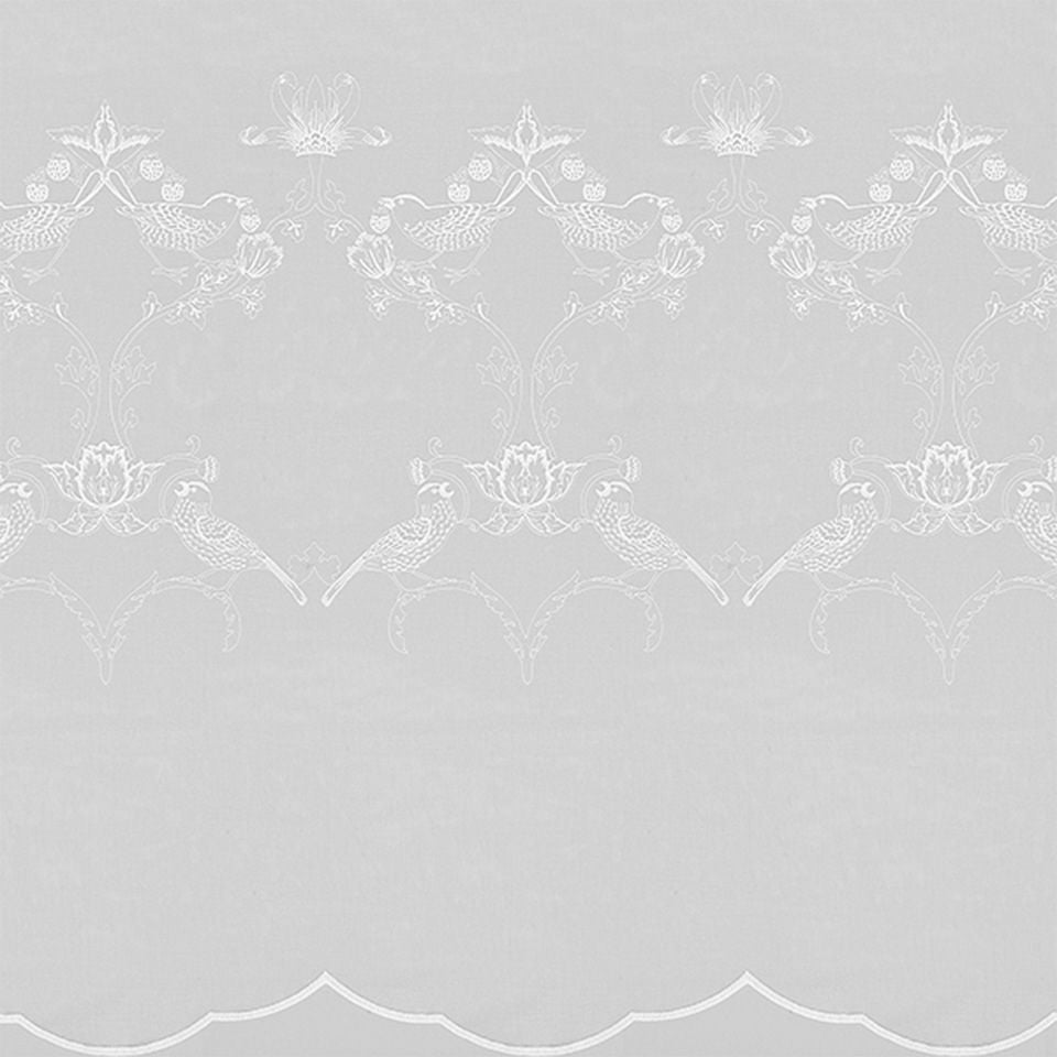 生地画像／オリジナルデザインの一部である、いちごをついばむツグミのモチーフをメインにして、刺繍用のデザインとして作製しています