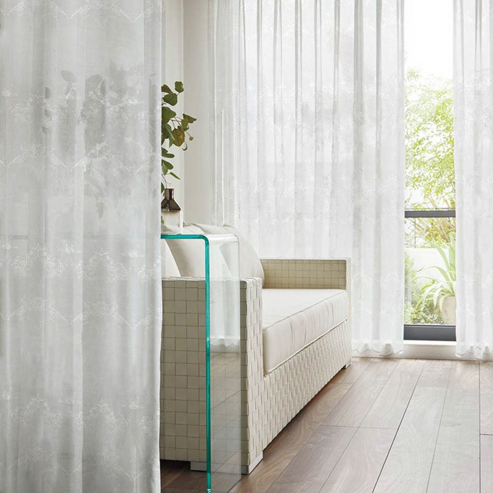 イメージ画像／日中もかわいらしいツグミのデザインが楽しめる刺繍レースです