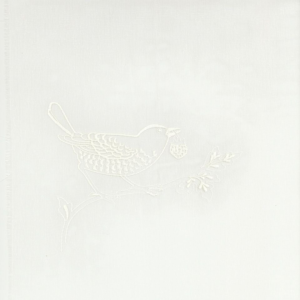 生地拡大画像／ツグミのくちばし、目、羽根を細部まで刺繍で丹念に表現しています