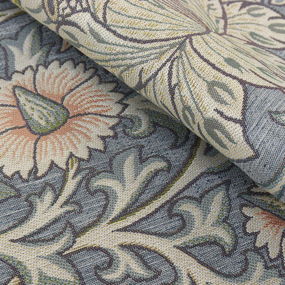 生地のベースには、意匠糸と織りの工夫を凝らし、ナチュラルで味わい深いテクスチャーに仕上げています