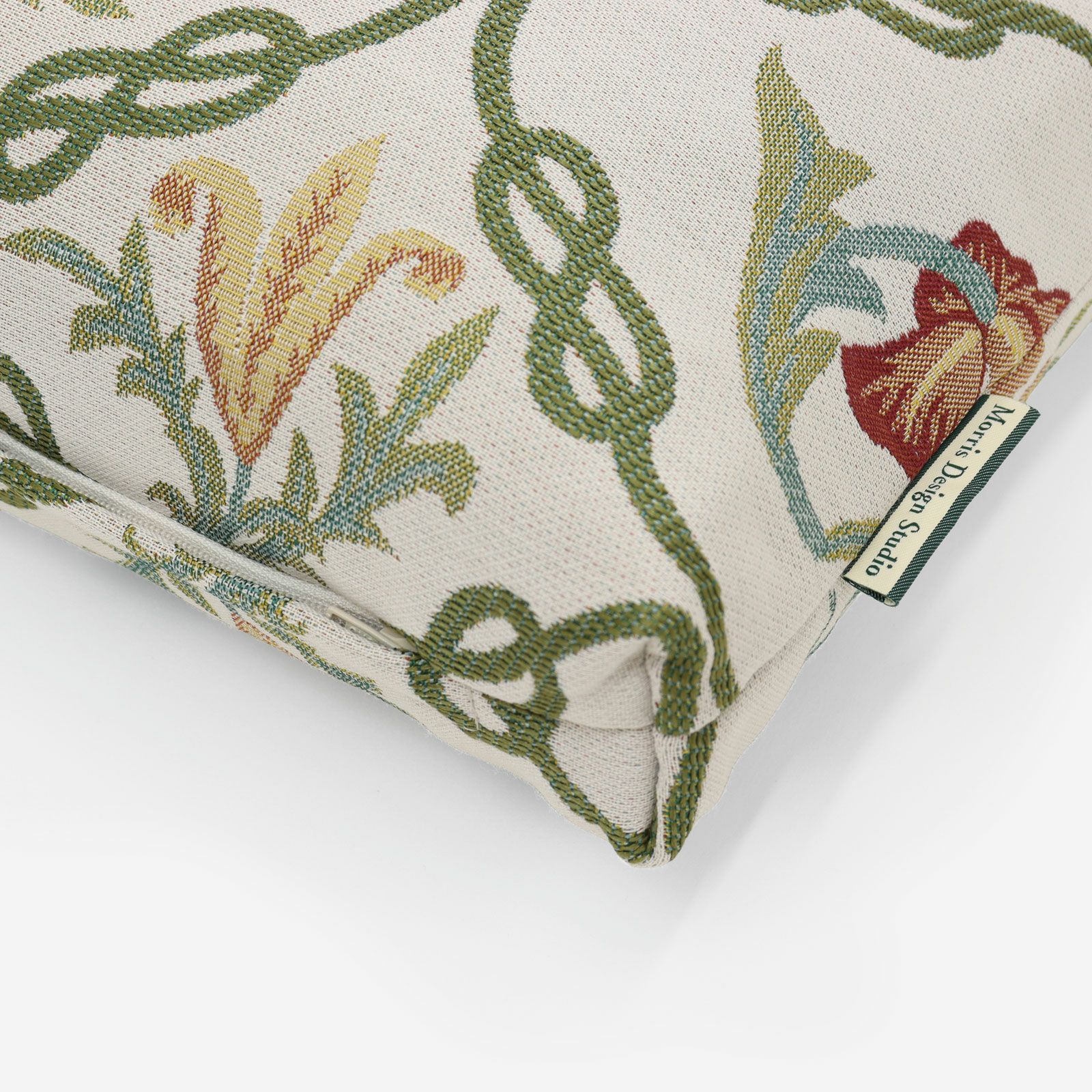 生地の色目に合わせたファスナー色を使用し、ファスナー部分に生地を片側から被せています／マチ5cm