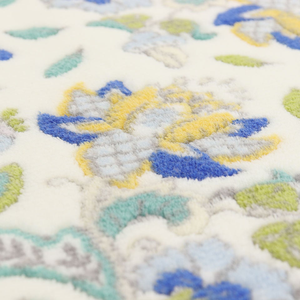 多色プリントでミントンらしい清潔感のある上品で華やかな彩色を表現したバスマットです