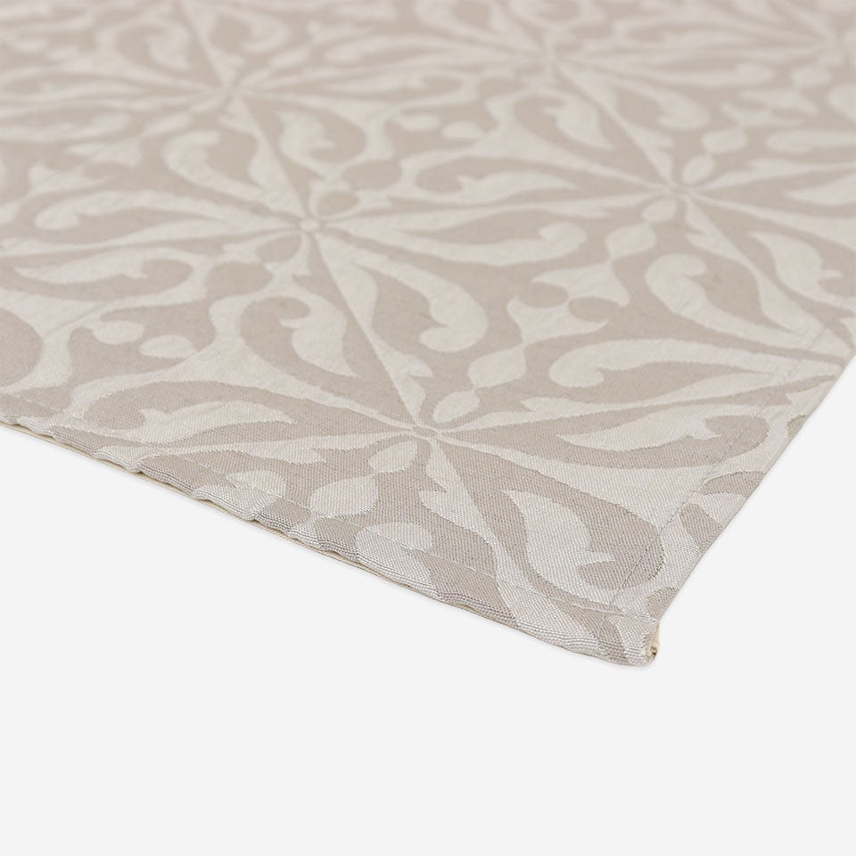 ポリエステル100％ですのでお手入れも簡単にして頂けます