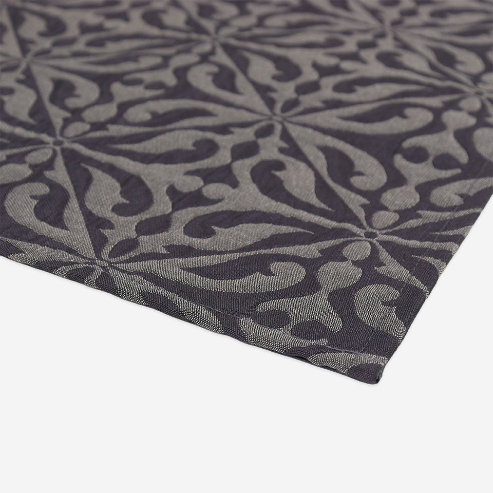 ポリエステル100％ですのでお手入れも簡単にして頂けます