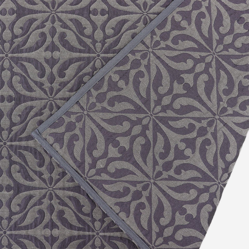 四方は三巻ではなくバイヤステープを使用してごわつきにくい仕様にしております