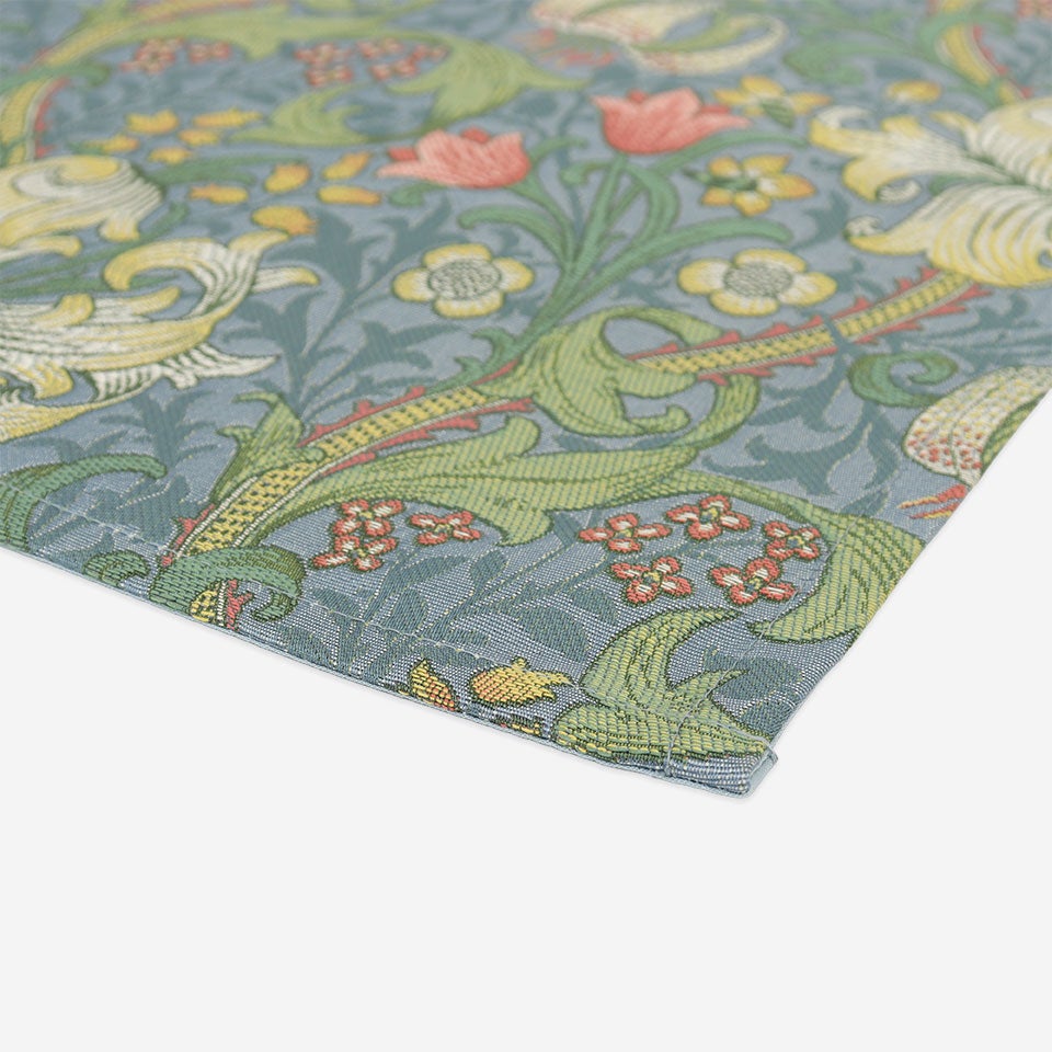 ソファーなどの椅子張りに対応したしっかりした厚手の生地を使用しております