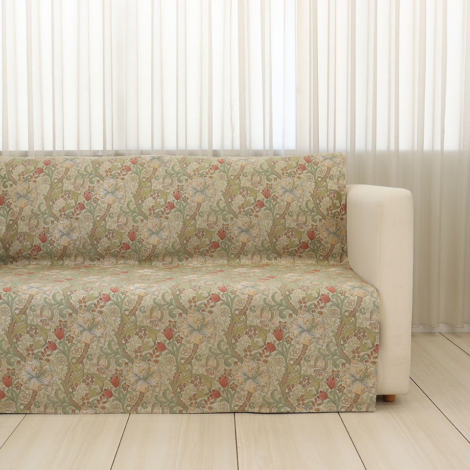 使用画像／カラー：アイボリー／150cm×175cm／モリスのジャガード生地で3人掛けソファーカバーにお使いいただけます