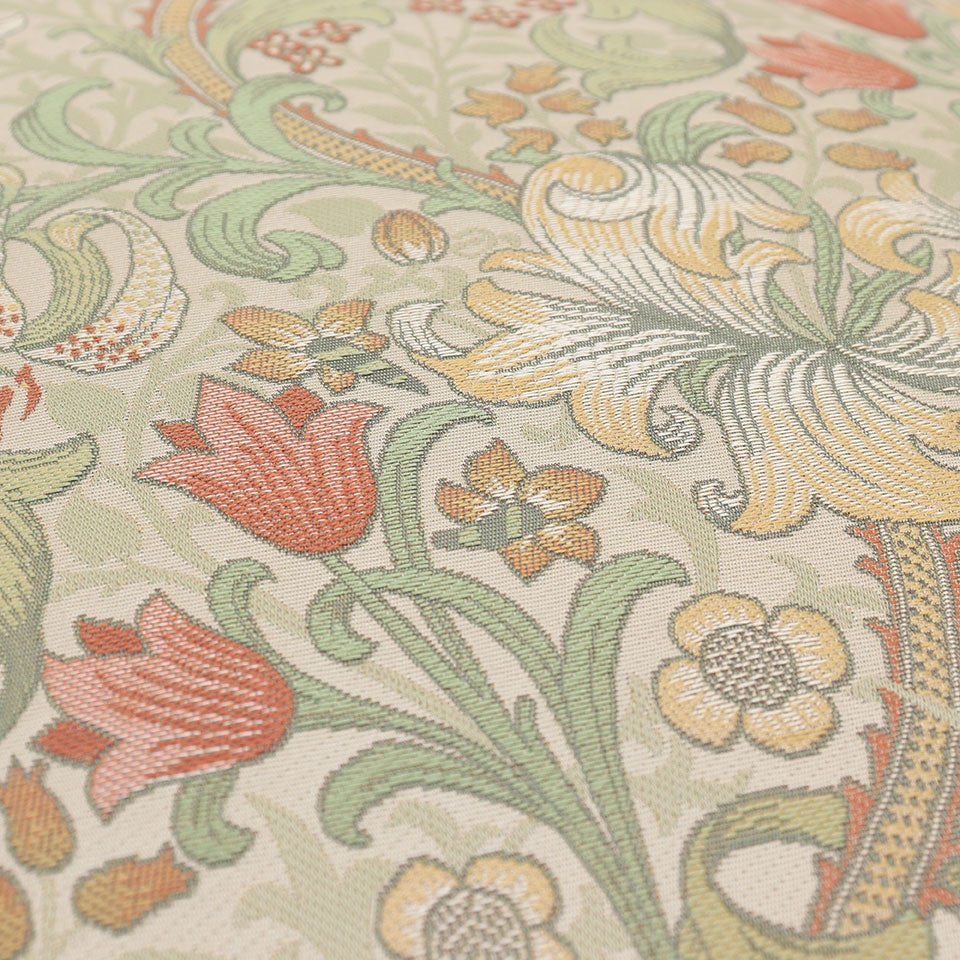 ゴールデンリリーは、ブロックプリントの壁紙として、ウィリアム・モリスの一番弟子ジョン・ヘンリー・ダールによってデザインされたものです