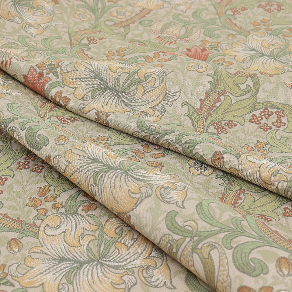 少し光沢感のある織物で、エレガントで女性的な雰囲気に仕上げました