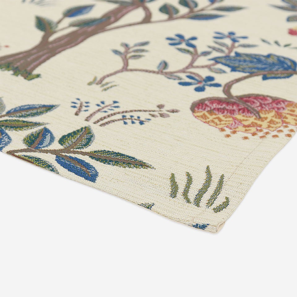 ソファーなどの椅子張りに対応したしっかりした厚手の生地を使用しております