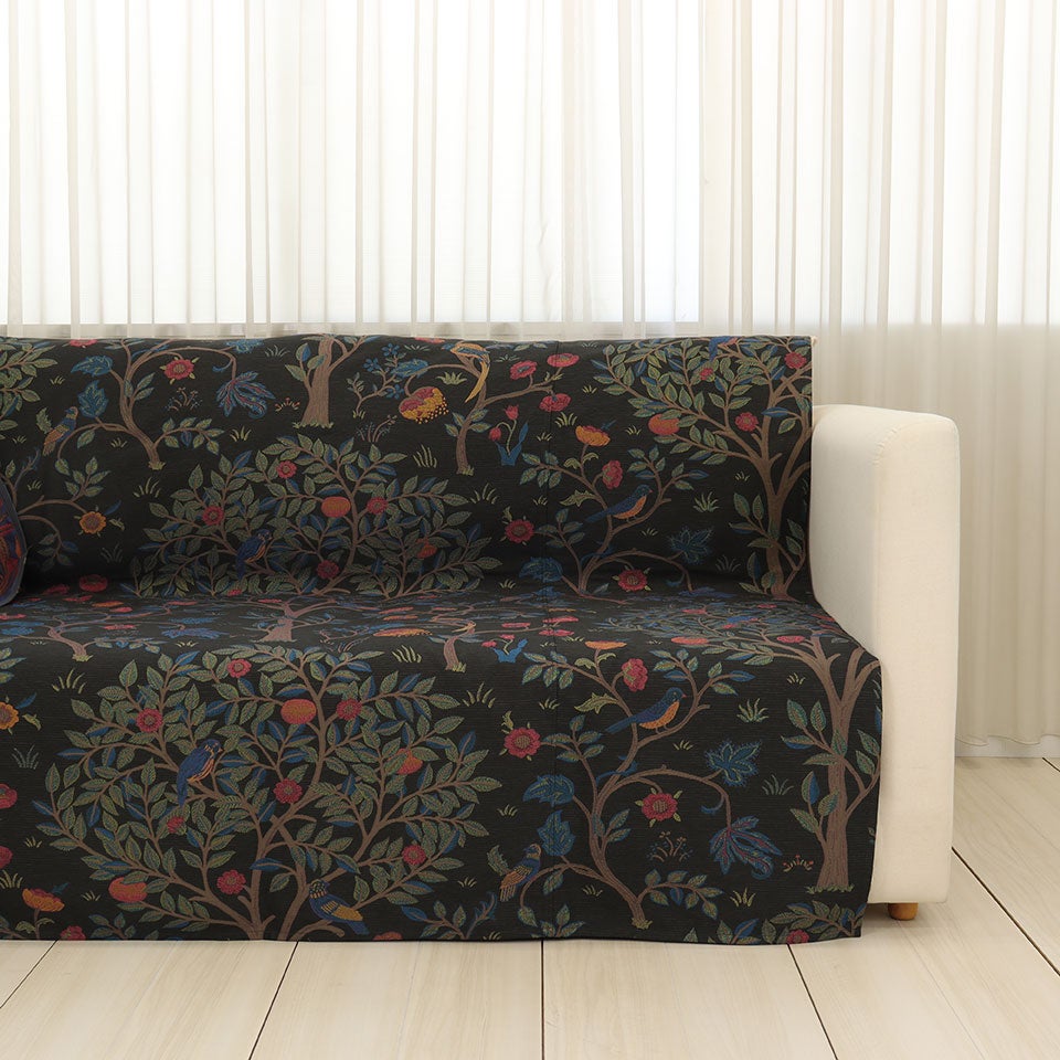 使用画像／カラー：ブラック／150cm×175cm／モリスのジャガード生地で3人掛けソファーカバーにお使いいただけます