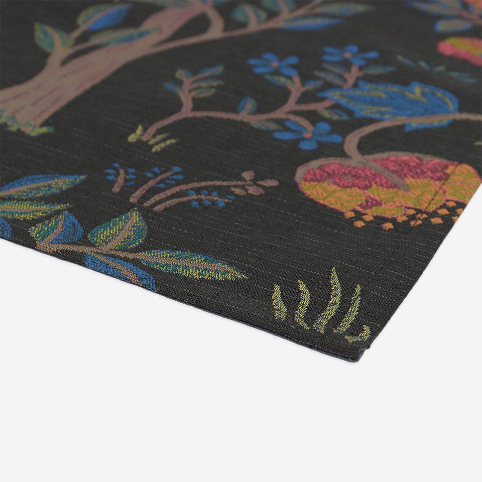 ソファーなどの椅子張りに対応したしっかりした厚手の生地を使用しております