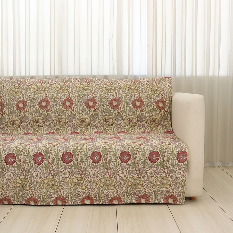 使用画像／カラー：ピンク／150cm×175cm／モリスのジャガード生地で3人掛けソファーカバーにお使いいただけます