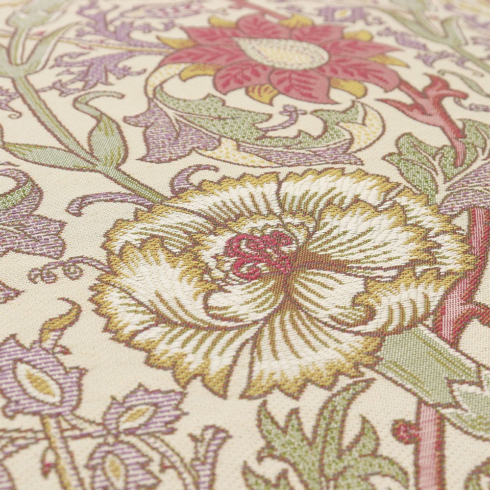 春に咲くカーネーション、撫子、野ばらが高く伸びていくように植物の生命力を描いたデザインです