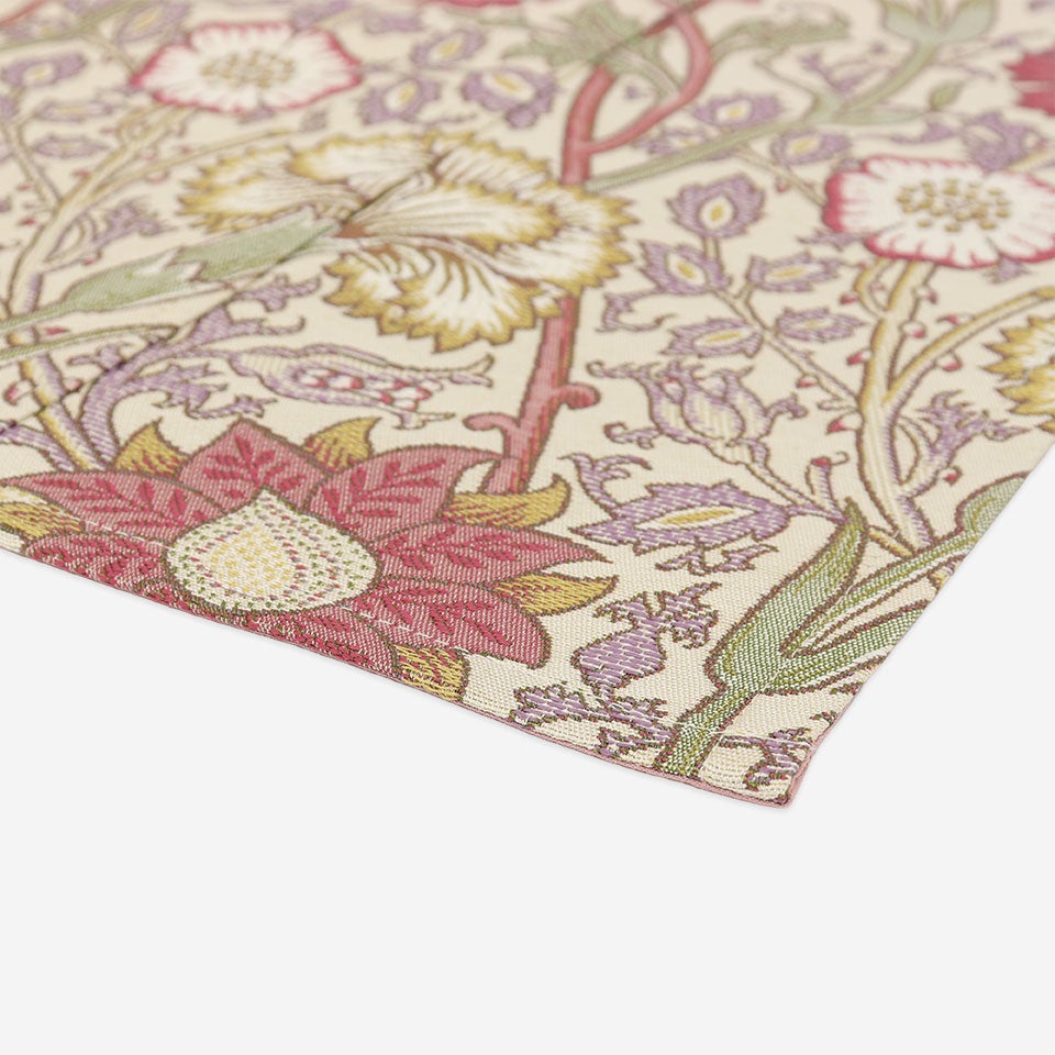 ソファーなどの椅子張りに対応したしっかりした厚手の生地を使用しております