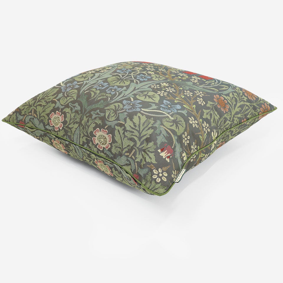 グリーン色のパイピングをつけています／表面カラー：ダークグリーン