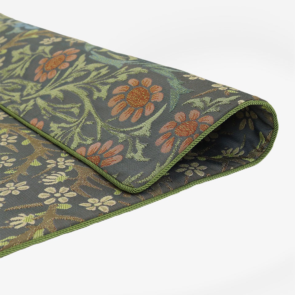 1982年にウィリアム・モリスの一番弟子ジョンヘンリーダールによって作成されたハンドプリントのデザインです