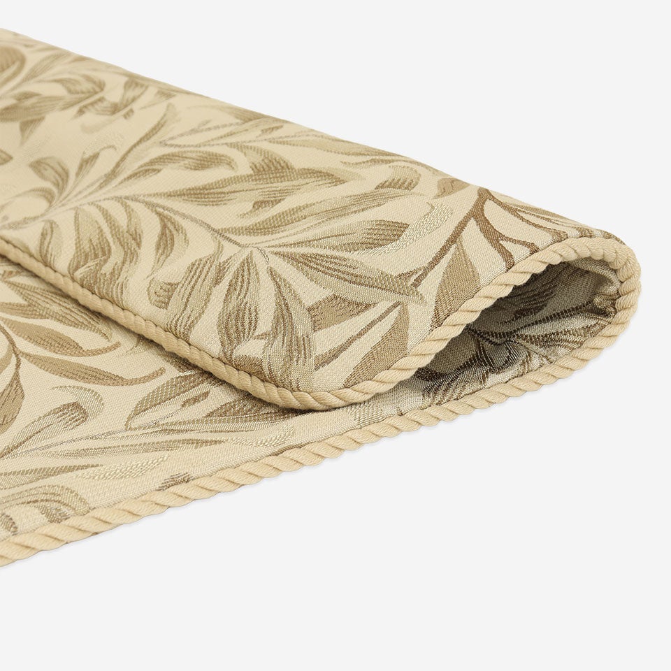 ナチュラルな雰囲気に合わせて、コットンのコードをあしらっています