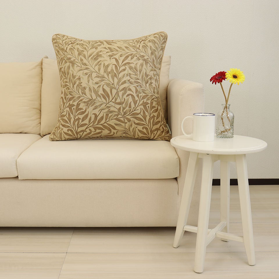 1887年に製作されたモリスのデザイン「ウィローボウ」は、柳からインスピレーションを得て作られた柄です