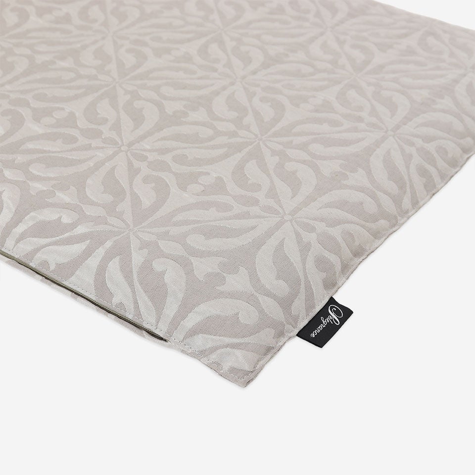 ソファーの座面にお使い頂くと、クッション性が増し、インテリアのアクセントにもなります