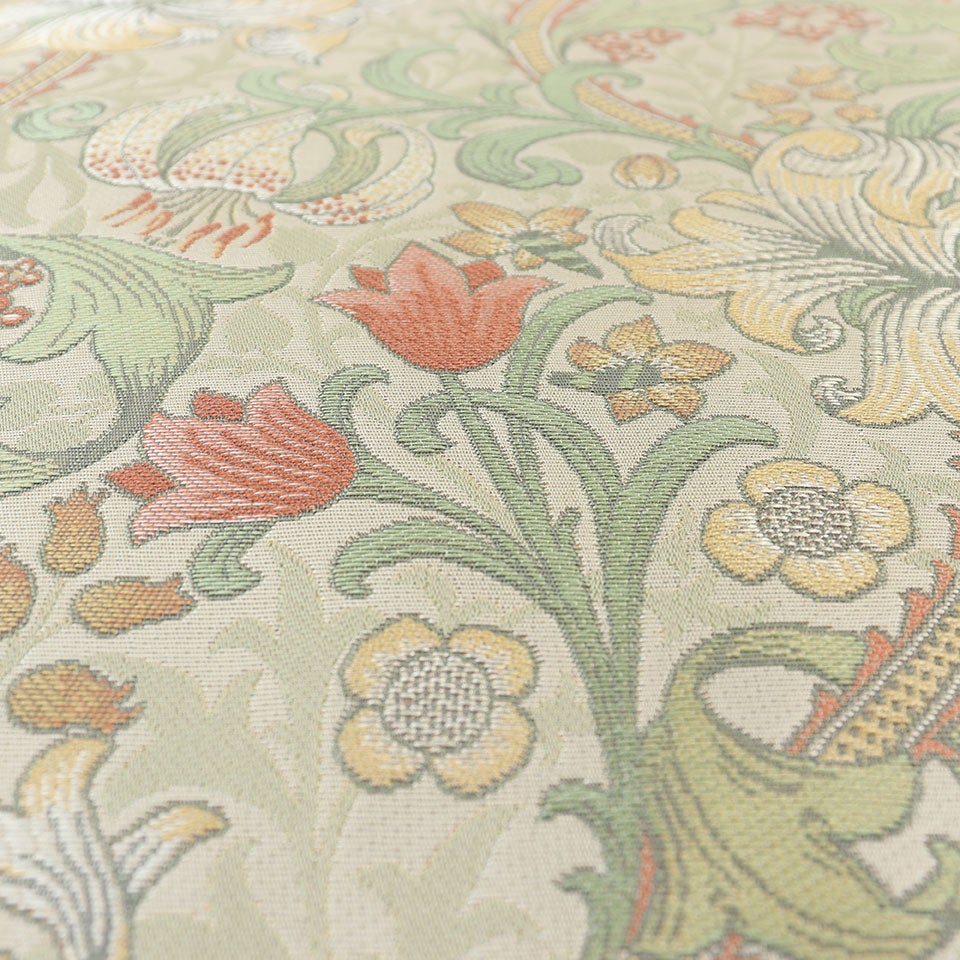 ゴールデンリリーは、ブロックプリントの壁紙として、ウィリアム・モリスの一番弟子ジョン・ヘンリー・ダールによってデザインされたものです