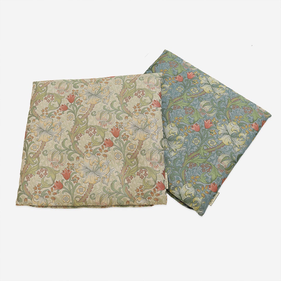 ブルー・アイボリーの2色展開です