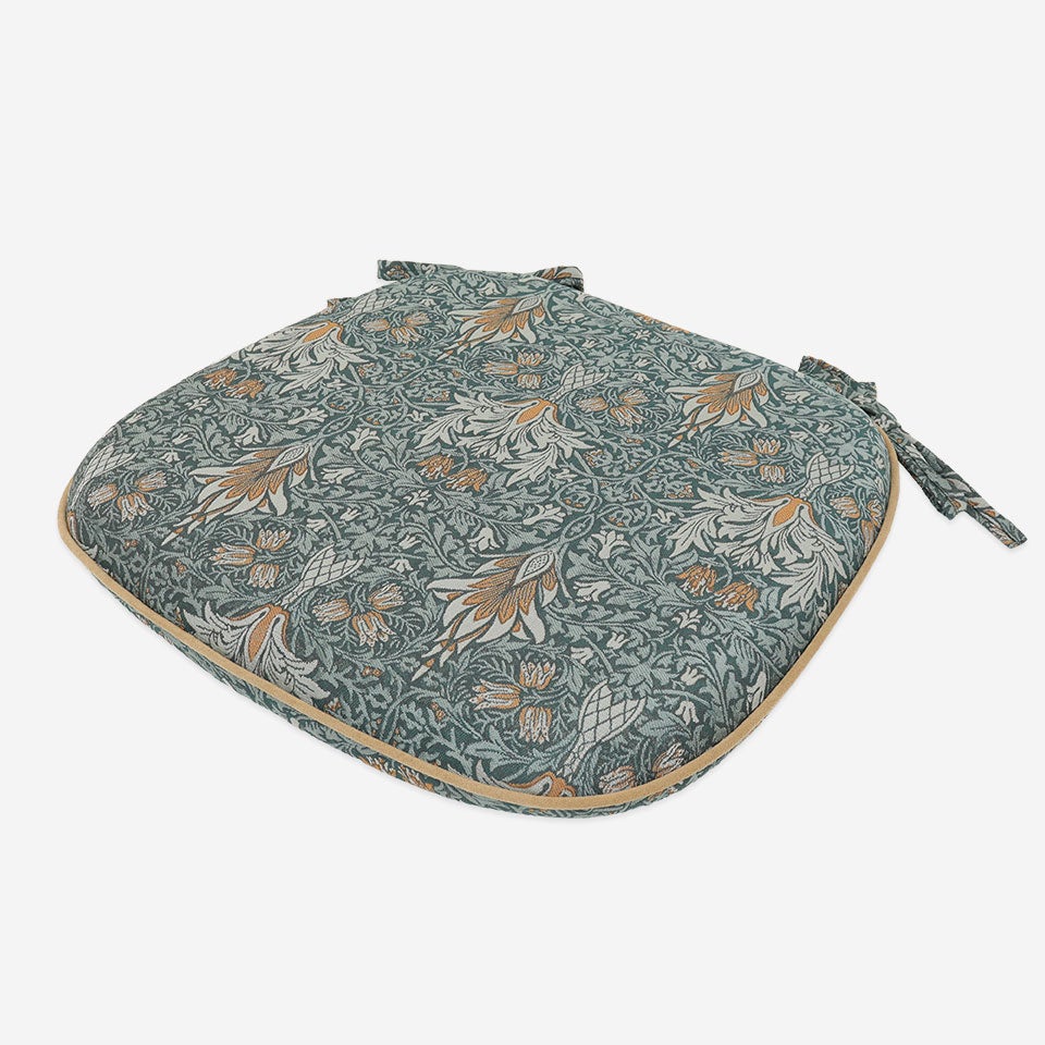 表面／カラー：ブルーグリーン／46cm×44cm／座った瞬間のひんやり感や固さを軽減し、椅子全体のクッション性を補えやわらかな座り心地です