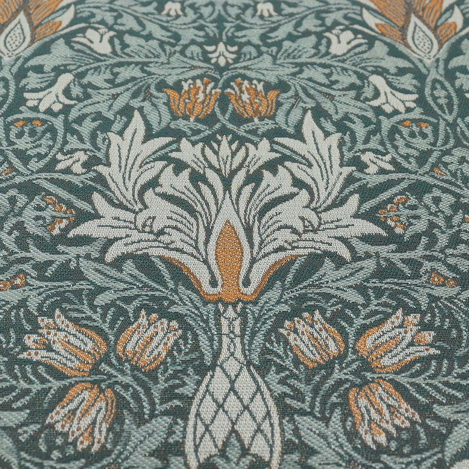 意匠糸でナチュラル感を加え、少し鮮やかな色をアクセントにして重厚すぎないようにしました